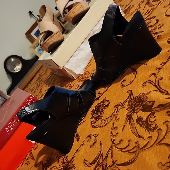 AEROSOLES - Picture 7 of 7